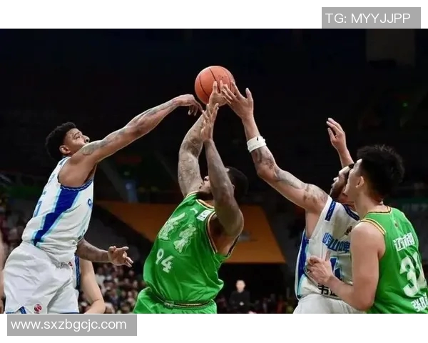 吉林队与四川外援的精彩对决引发球迷热议,谁能在赛场上胜出 吉林队与四川外援的精彩对决引发球迷热议,谁能在赛场上胜出