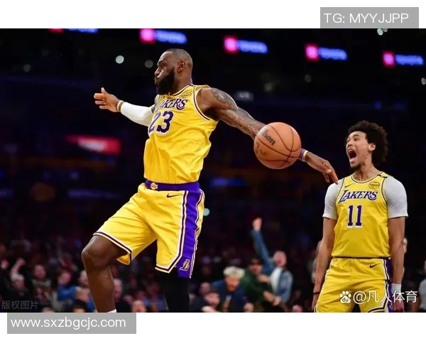 湖人对决热火精彩瞬间回顾大屏幕直播盛况全景展现