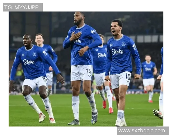 狼队与埃弗顿队激战正酣谁能在英超赛场上笑到最后 狼队与埃弗顿队激战正酣谁能在英超赛场上笑到最后