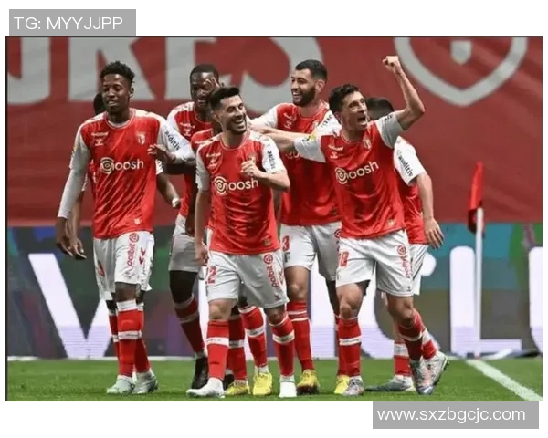 里奥阿维与米兰的激烈对决展现足球魅力与战术智慧的巅峰较量